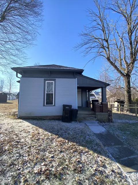 203 E Columbia St, Roachdale, IN 46172