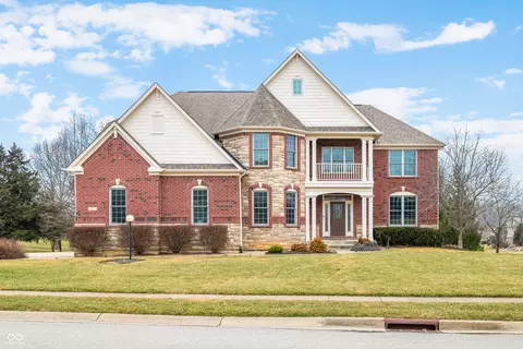 1032 Westview Point Dr, Columbus, IN 47201
