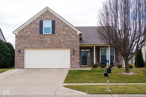 1219 Kingfisher Dr, Greenwood, IN 46143