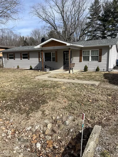 9555 Port Royal Dr, Martinsville, IN 46151
