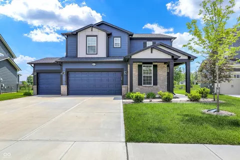 5461 Oak Knoll Dr, Whitestown, IN 46075