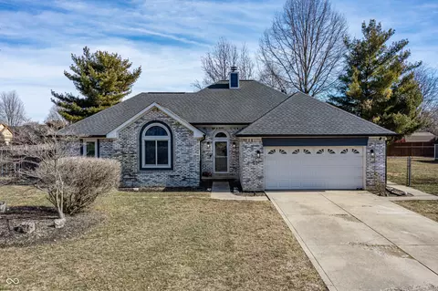 3661 S Eland Dr, New Palestine, IN 46163