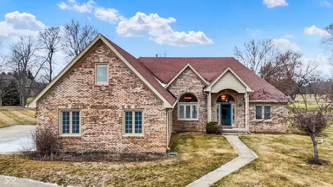 2566 E Fairway Village Dr, Greenfield, IN 46140