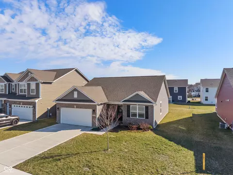 293 Carrick Glen Blvd, Pendleton, IN 46064 photo 4