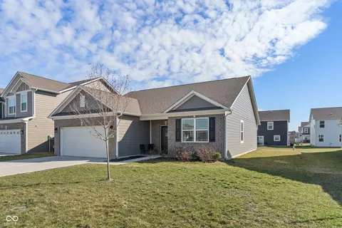293 Carrick Glen Blvd, Pendleton, IN 46064 photo 2