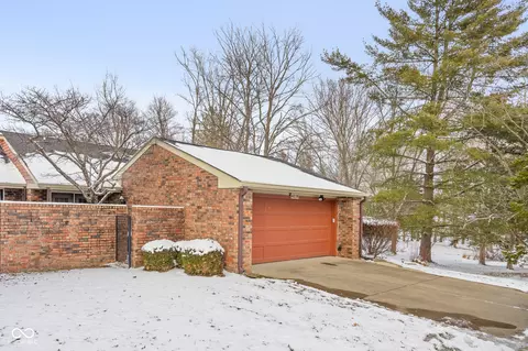 4218 Mockernut Ct, Columbus, IN 47201
