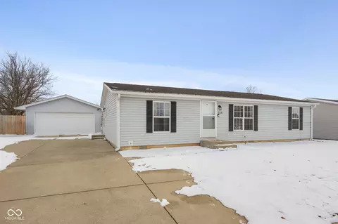 3331 Fall Valley Dr, Columbus, IN 47203