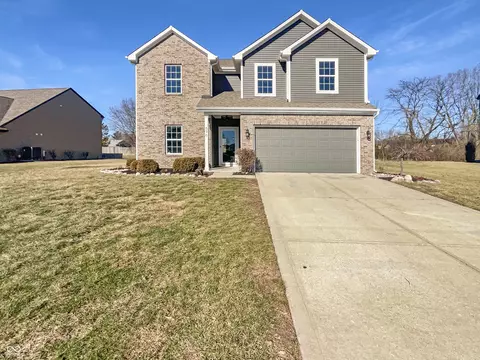 696 Grassy Bend Dr, Greenwood, IN 46143