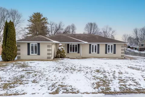 517 King Arthur Dr, Franklin, IN 46131