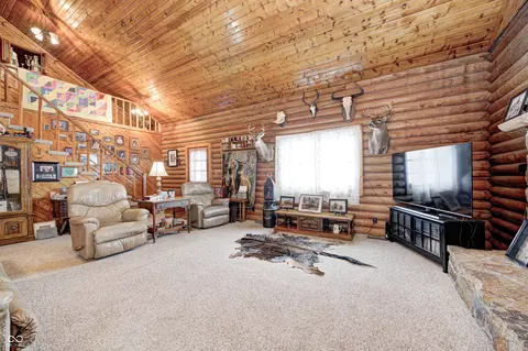 Living - 6912 E State Road 236, Roachdale, IN 46172 photo 3 of 4