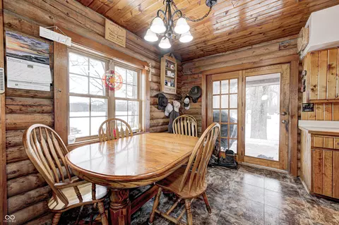 Dining - 6912 E State Road 236, Roachdale, IN 46172 photo 1 of 1