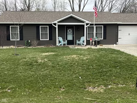 412 Mill Spring Dr, Fillmore, IN 46128