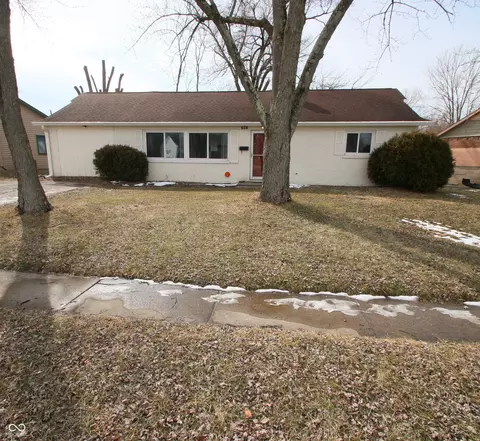 624 Park Dr, Greenwood, IN 46143