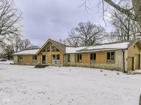 810 N Cherry Wood Ln, Muncie, IN 47304