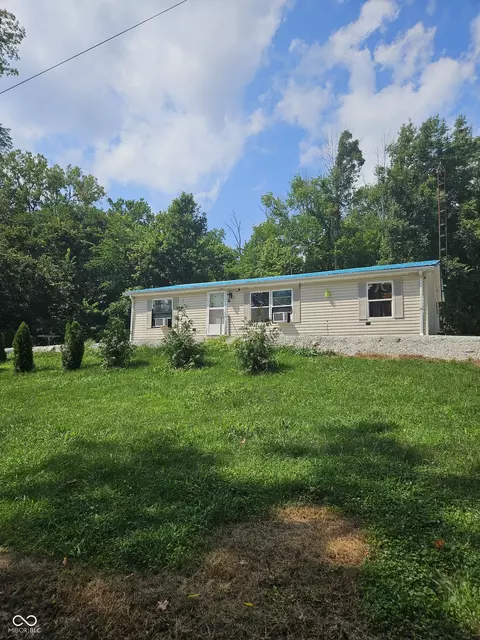 3202 W Country Club Rd, Connersville, IN 47331