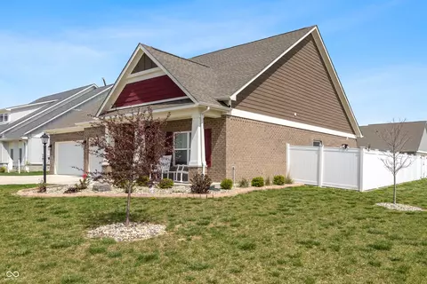 3629 S Meadows Ln, New Palestine, IN 46163