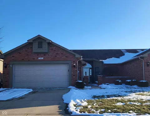 1336 Country Creek Cir, Shelbyville, IN 46176