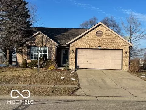 520 Gatewood Dr, Greenwood, IN 46143