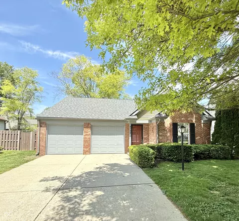 9788 Pine Ridge North Dr, Fishers, IN 46038