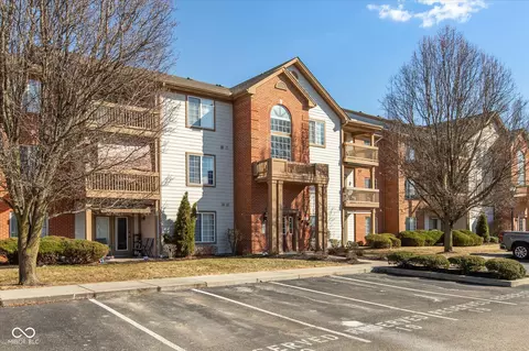 8911 Hunters Creek Dr #208, Indianapolis, IN 46227