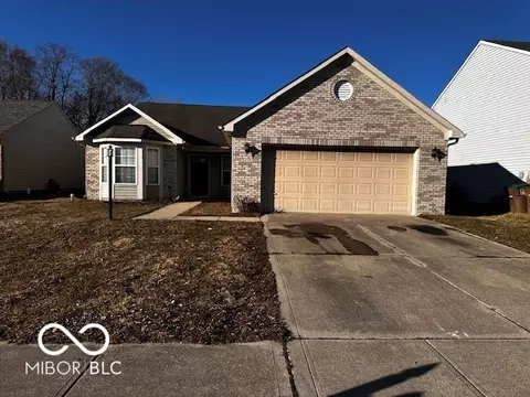 2410 Lakecrest Dr, Columbus, IN 47201