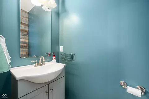 Bath - 307 Blue Spruce Dr, Pendleton, IN 46064 photo 3 of 3