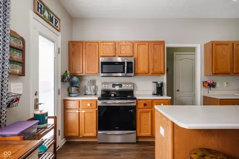 Kitchen - 307 Blue Spruce Dr, Pendleton, IN 46064 photo 2 of 3