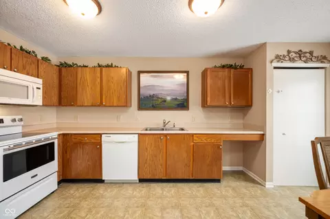 Kitchen - 9698 W Lantern Ln, Pendleton, IN 46064 photo 1 of 2