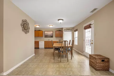 Dining - 9698 W Lantern Ln, Pendleton, IN 46064 photo 1 of 2