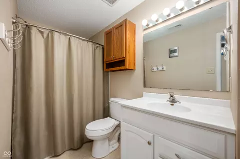Bath - 9698 W Lantern Ln, Pendleton, IN 46064 photo 3 of 3