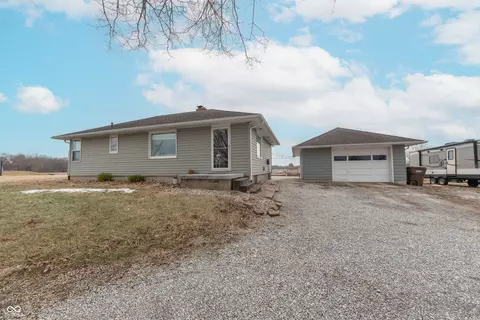 12771 E 25th St, Columbus, IN 47203