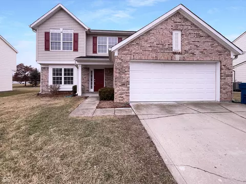 6454 Waterstone Dr, Indianapolis, IN 46268