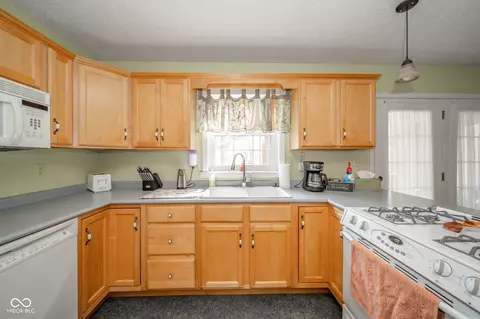 104 E Washington St, Kennard, IN 47351 photo 9