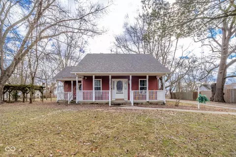 104 E Washington St, Kennard, IN 47351