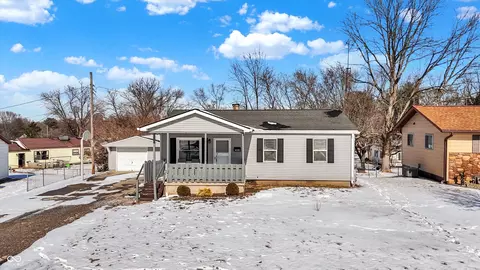 903 Hillcrest Dr, Greencastle, IN 46135