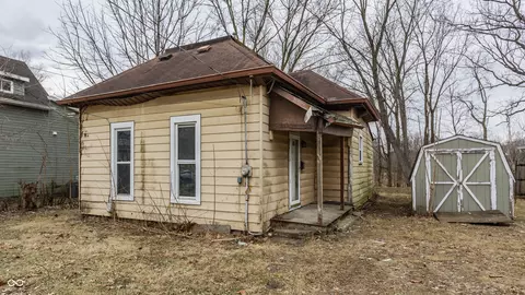 271 S 5th St, Noblesville, IN 46060
