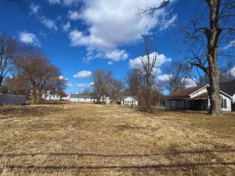 2611 Harrison Ave, Terre Haute, IN 47803