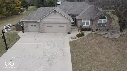 3371 S Applegate Dr, New Palestine, IN 46163