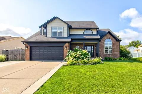 4889 Oakleigh Pkwy, Greenwood, IN 46143