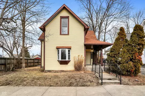 462 W Broadway St, Greenwood, IN 46142
