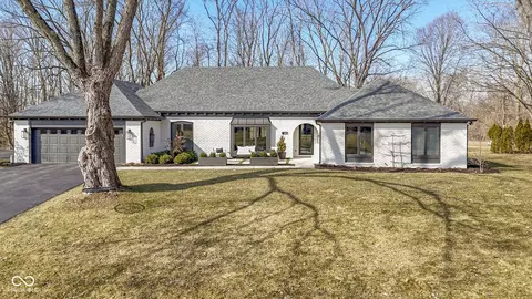 140 Raintree Dr, Zionsville, IN 46077