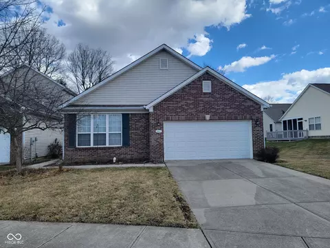 1017 Lincoln Park E Dr, Greenwood, IN 46142