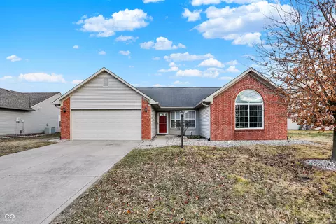12689 Sovereign Ln, Fishers, IN 46038