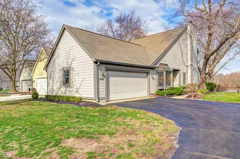 8158 River Bay Dr E, Indianapolis, IN 46240
