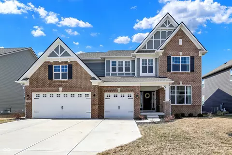 10412 Hamburg Dr, Fortville, IN 46040
