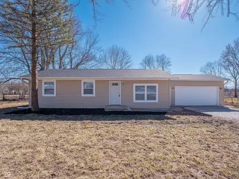 5197 Oakridge Dr, Mooresville, IN 46158