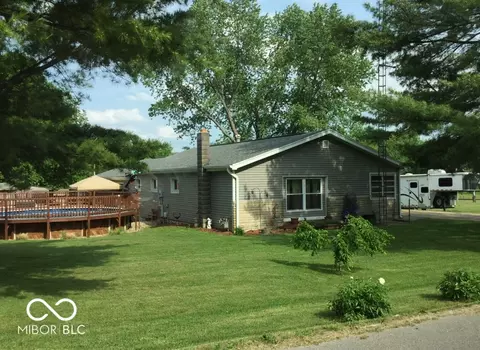 991 W Clarks Ln, Rushville, IN 46173