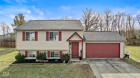 2323 Chaucer Dr, Columbus, IN 47201
