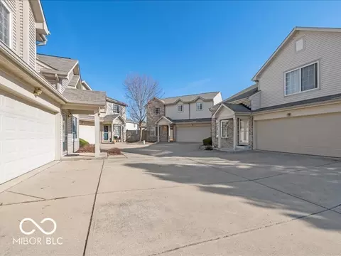 540 Scotch Pine Dr, Greenwood, IN 46143