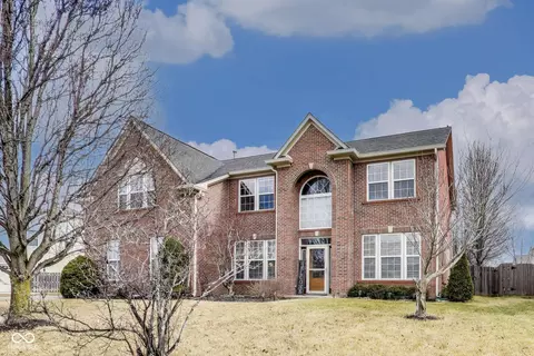 3229 Autumn Ash Dr, Zionsville, IN 46077